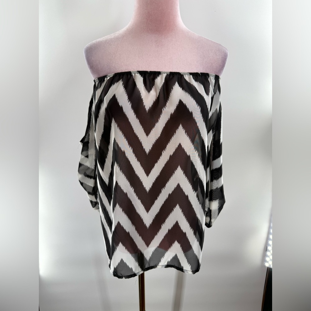 EUC Brenda’s Chevron Blouse - Picture 2 of 10